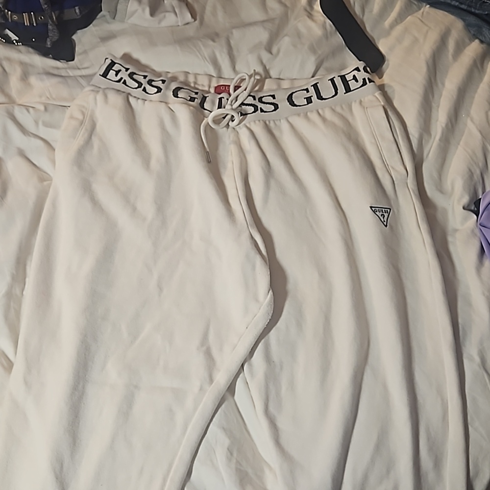 Guess Sweats - Picture 2 of 3